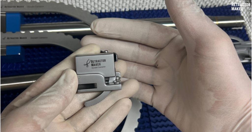 Multi-vector tissue retraction achieved using Bookwalter Retractor blades during open surgery