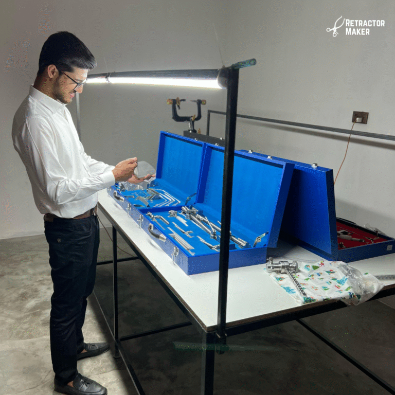 Retractor Maker